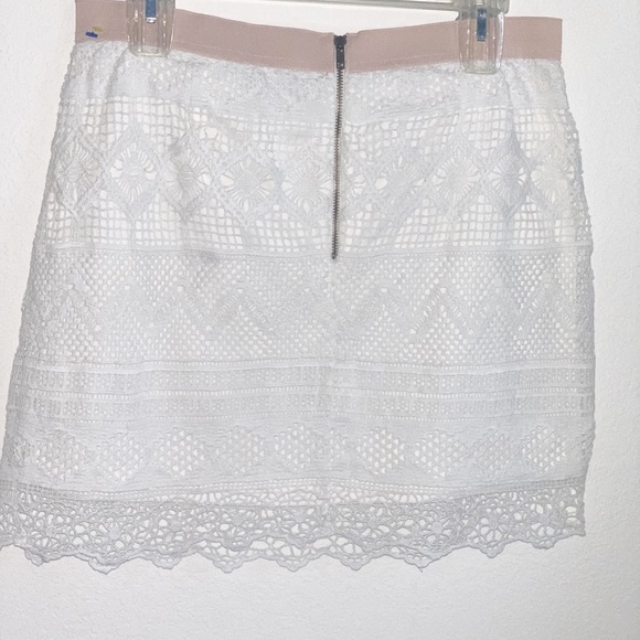 American Eagle white knit skirt. Size 8. - Picture 2 of 2